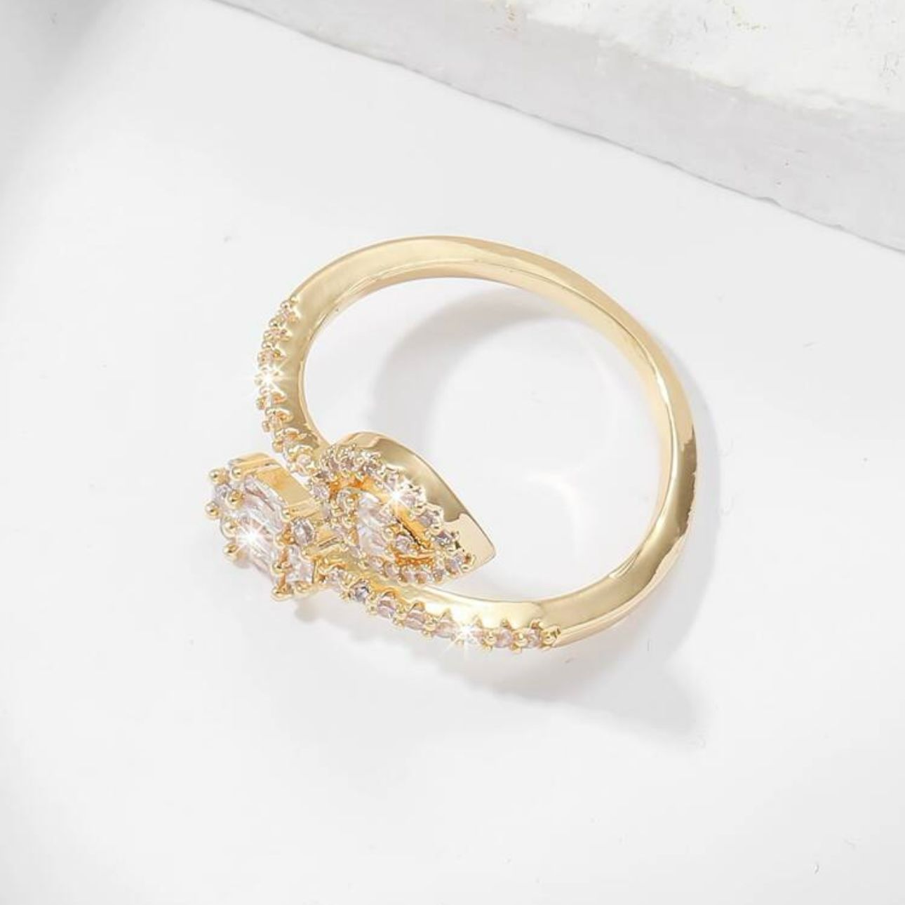YJBHere - Golden Claw Diamond Ring - Image 1