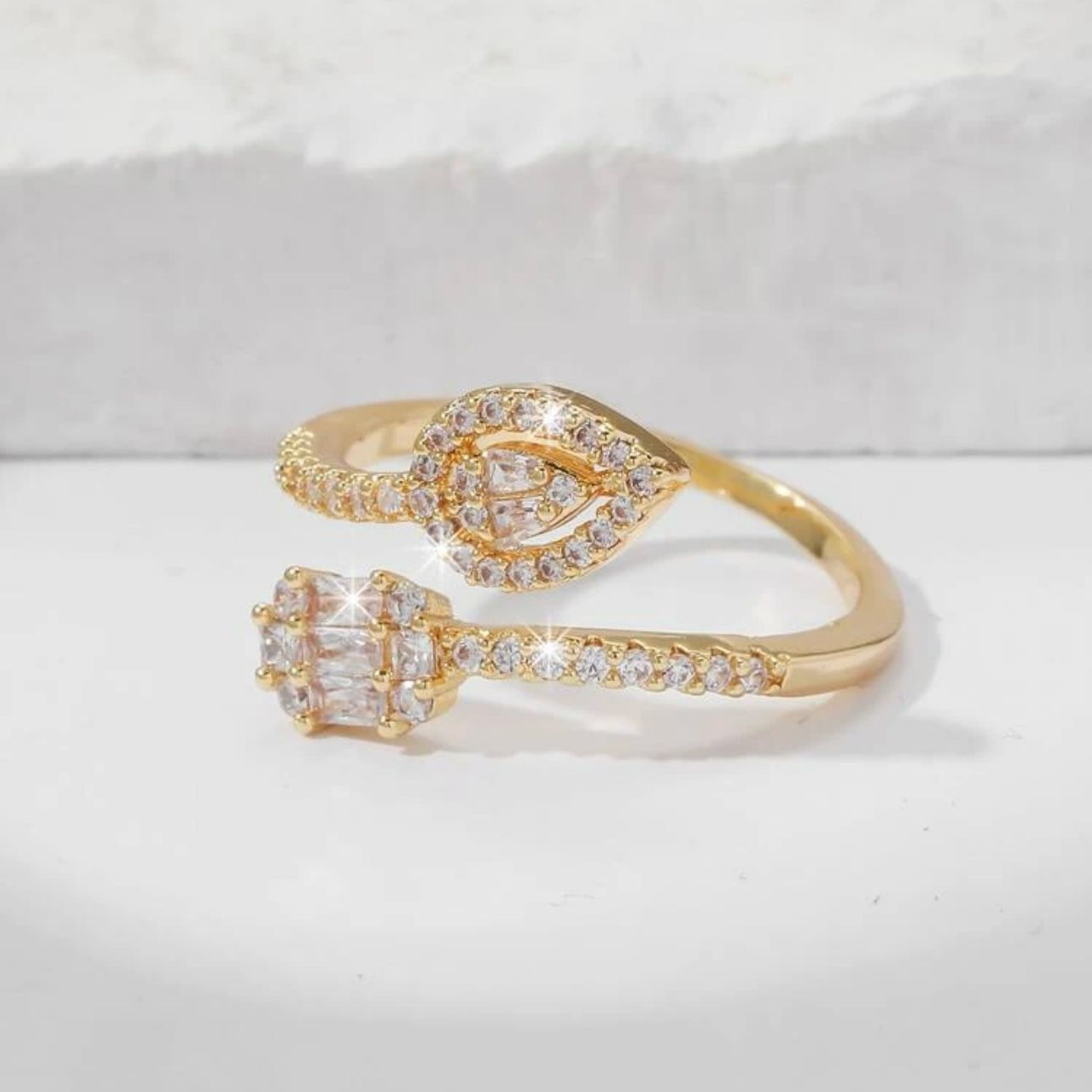 YJBHere - Golden Claw Diamond Ring - Image 2