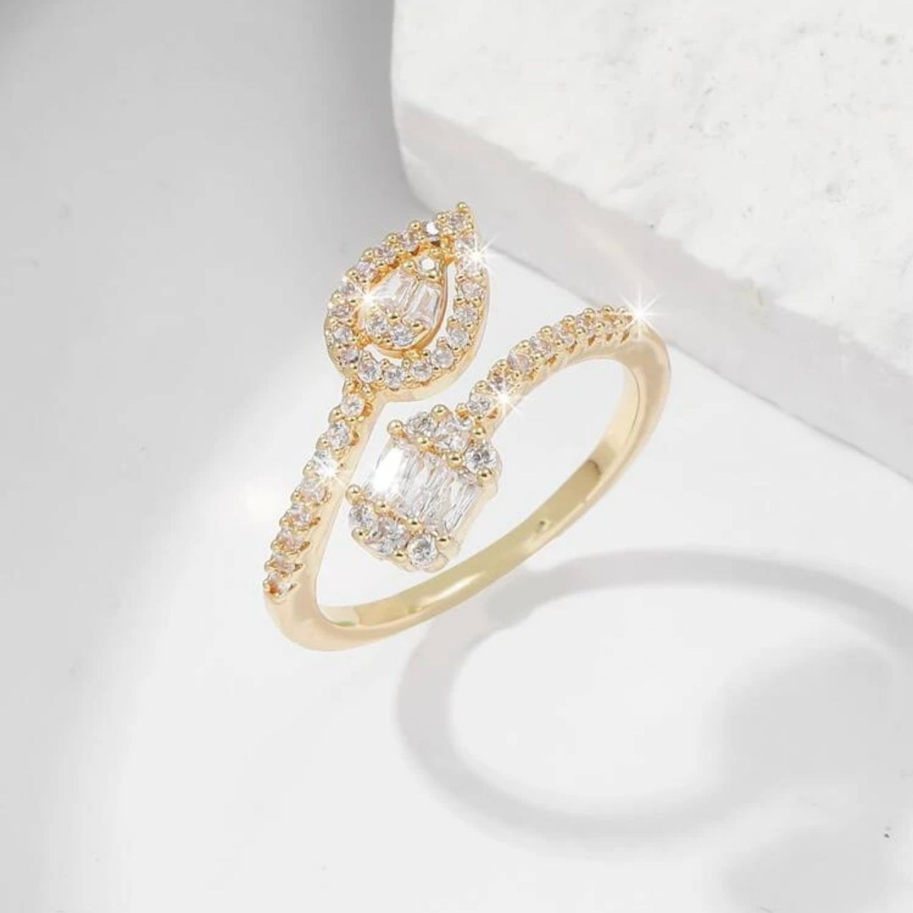 YJBHere - Golden Claw Diamond Ring - Image 3